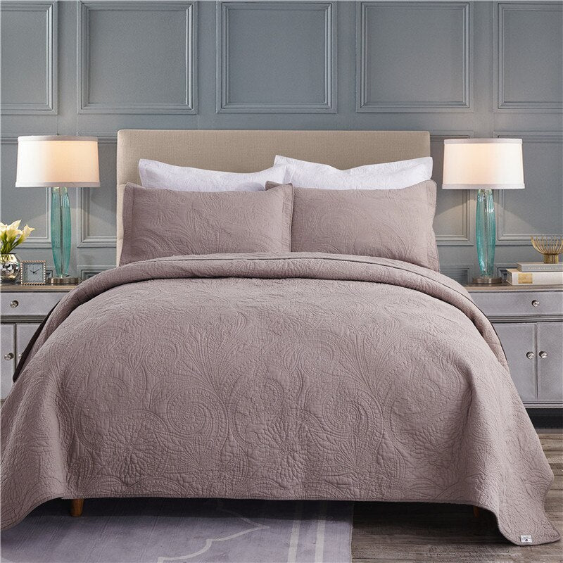 All-Season Reversible Chic Bedspread