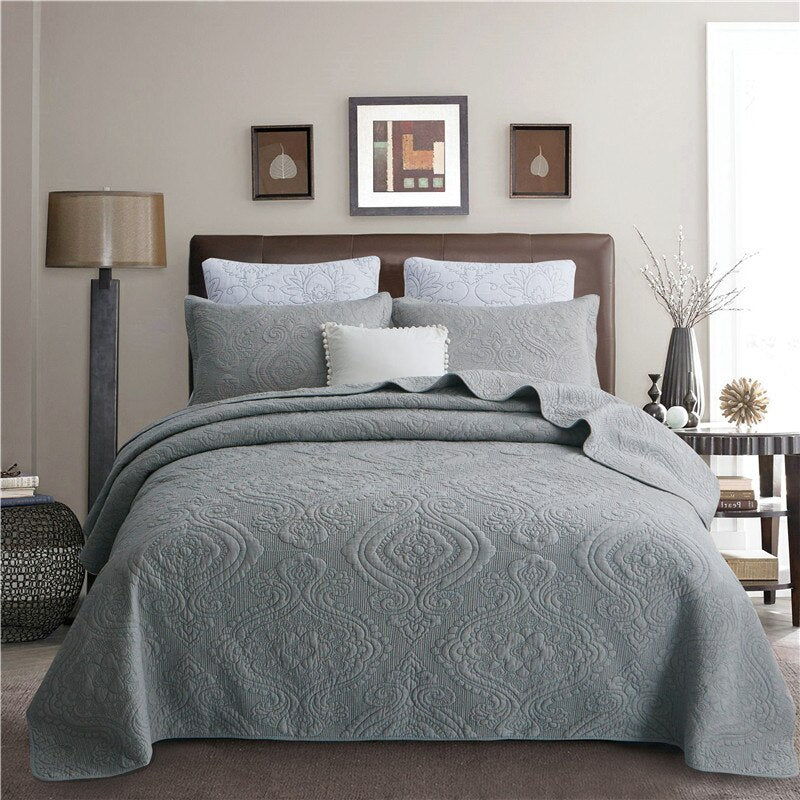 All-Season Reversible Chic Bedspread