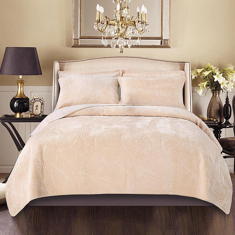 Fleece Stitch Leaves Chic Bedspread