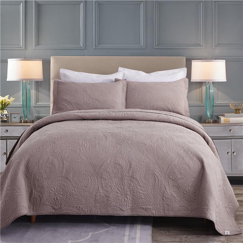 All-Season Reversible Chic Bedspread
