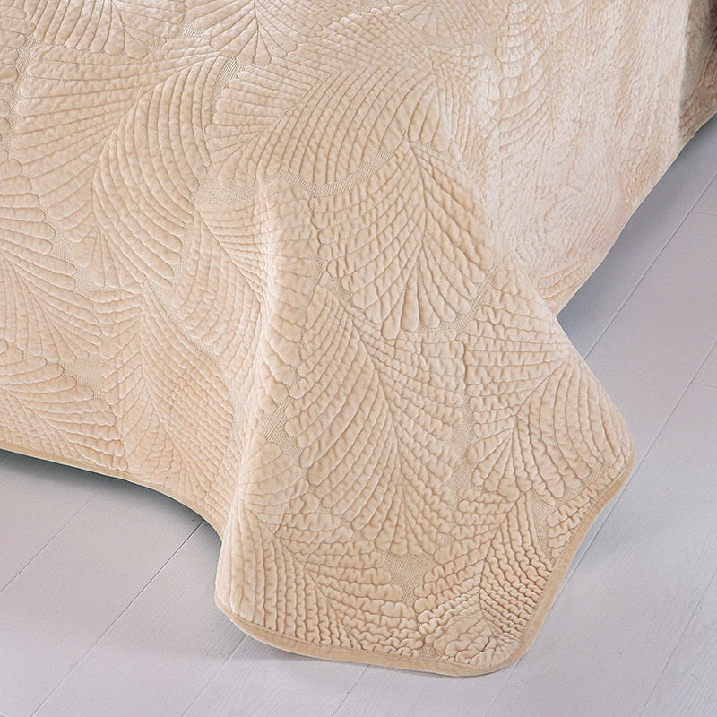 Fleece Stitch Leaves Chic Bedspread