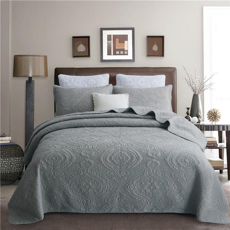 All-Season Reversible Chic Bedspread