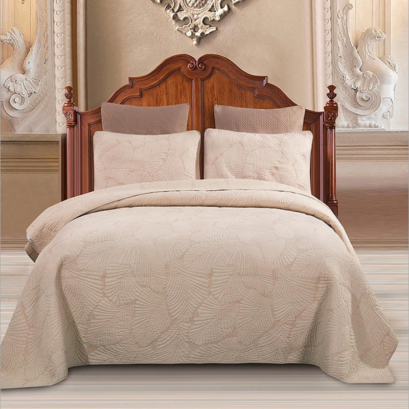 All-Season Reversible Chic Bedspread