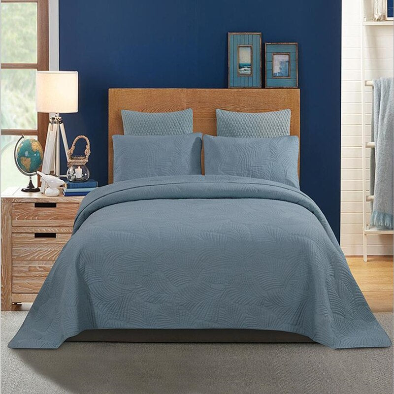 All-Season Reversible Chic Bedspread