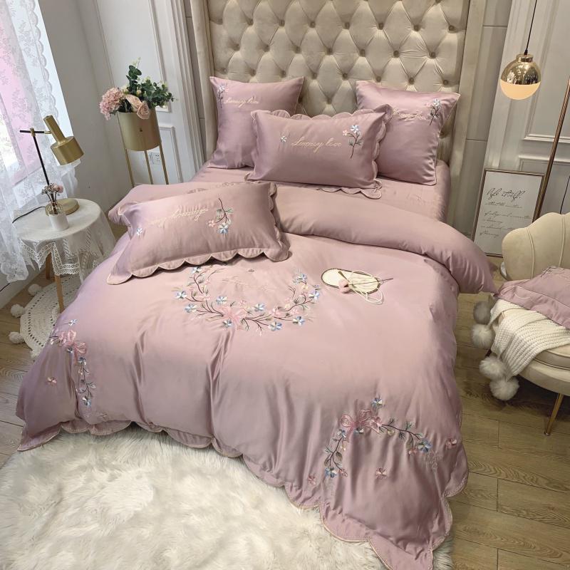 Lowest prices bedding sets queen & king here! next day delivery on designer bedding sets. Never overspend on exquisite bedding sets again. Shop now.