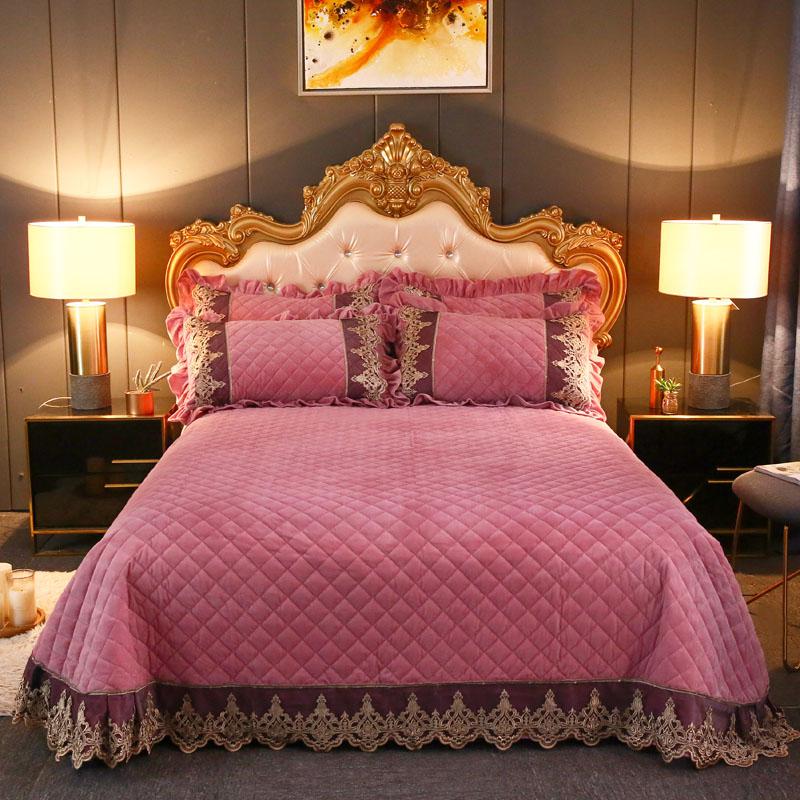 Modern Style Diamond and Lace Bedspread